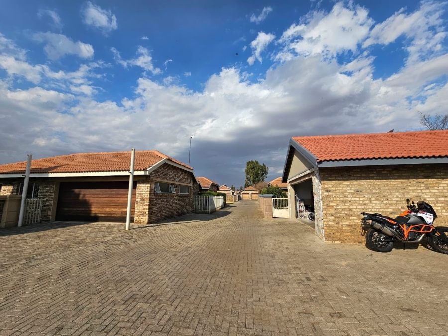 3 Bedroom Property for Sale in Grimbeeck Park North West